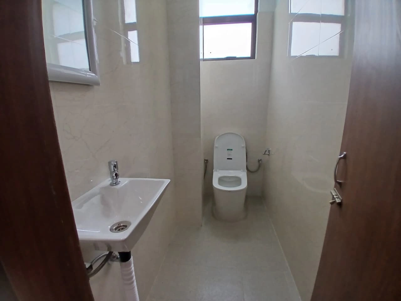 Second bathroom of the Panoramic Family Suite