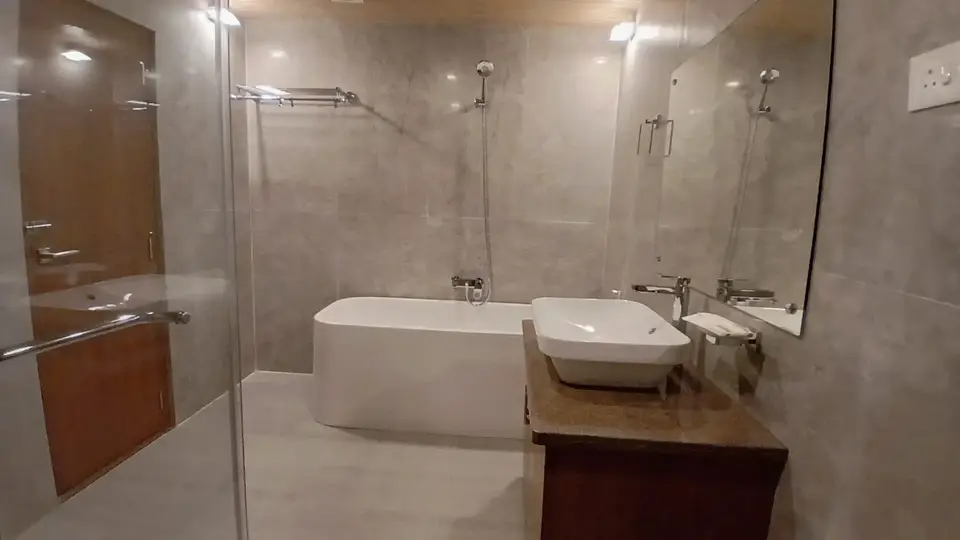 Grand Pool View Suite bathroom with bathtub
